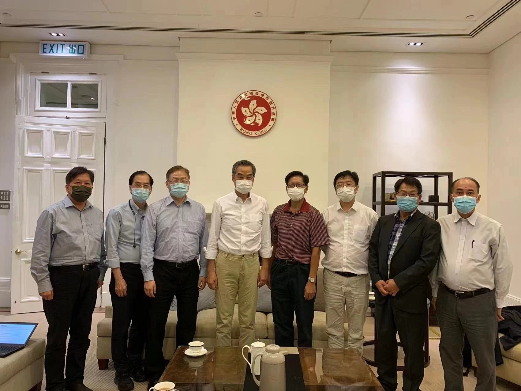 Meeting with the Former Chief Executive to Discuss the Development of Hong Kong's Cross-Border E-Commerce Platform and Promotion of Youth Entrepreneurship